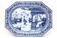 Lot 258 - A Chinese export blue and white dish