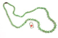 Lot 16 - A single row graduated jade bead necklace