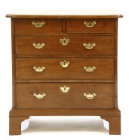 Lot 624 - A George III mahogany chest of drawers of small proportions