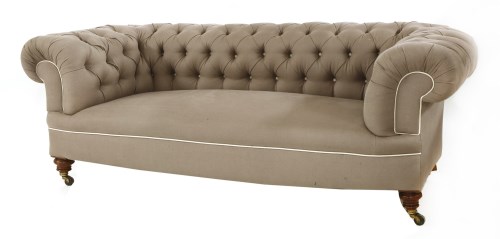 Lot 718 - A pair of button-backed chesterfield settees