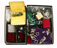 Lot 134 - A collection of costume jewellery
