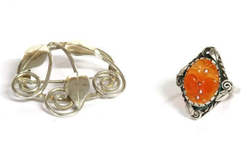 Lot 35 - A sterling silver agate ring
