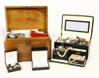 Lot 133 - A collection of costume jewellery