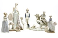 Lot 405 - A collection of Lladro figures