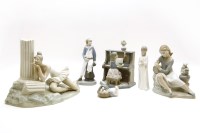 Lot 371 - A collection of Lladro figures