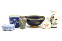 Lot 418 - A collection of ceramics