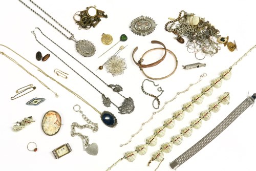 Lot 43 - A collection of jewellery