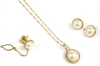 Lot 44 - A gilt metal mabé pearl pendant