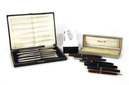 Lot 72 - A collection of Parker and other fountain pens