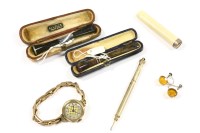 Lot 272 - A collection of jewellery and costume jewellery to include