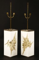 Lot 592 - A pair of resin moulded table lamps