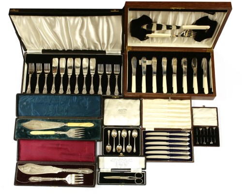 Lot 55 - A mixed lot of electroplated fish servers