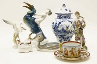 Lot 522 - A collection of ceramics