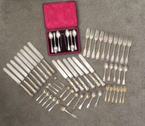 Lot 292 - A collection of silver flatware