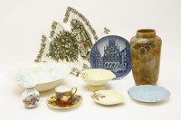 Lot 571 - A quantity of decorative ceramics