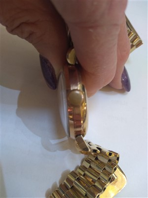 Lot 609 - A gentlemen's 9ct gold Ebel automatic strap watch
