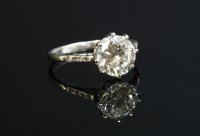 Lot 559 - A single stone diamond ring