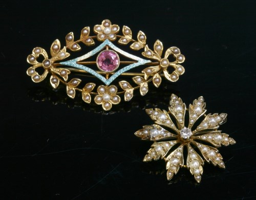 Lot 102 - An Edwardian gold, pink tourmaline, split pearl and enamel lozenge shaped brooch