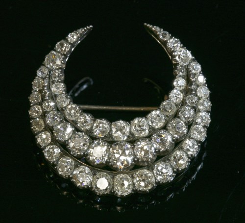 Lot 37 - A late Victorian three row diamond closed crescent brooch