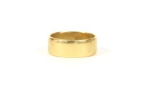 Lot 30 - A 22ct gold flat section wedding ring