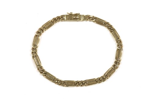 Lot 26 - A 9ct gold fancy curb link bracelet