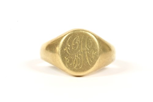 Lot 47 - A gentlemen's 18ct gold signet ring