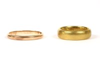 Lot 50 - A 22ct gold wedding ring