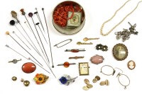 Lot 85 - A collection of jewellery