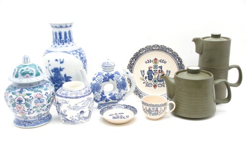 Lot 197 - A collection of ceramics to include Denby