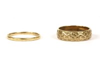 Lot 73 - An 18ct gold wedding ring