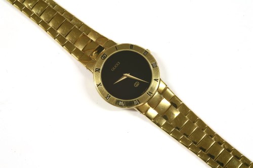 Lot 88 - A gentlemen's gold plated Gucci quartz bracelet watch