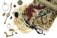 Lot 37 - A collection of costume jewellery to include