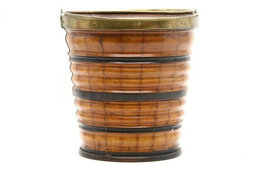 Lot 449 - A moulded two tone peat bucket