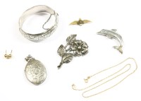 Lot 31 - A collection of costume jewellery