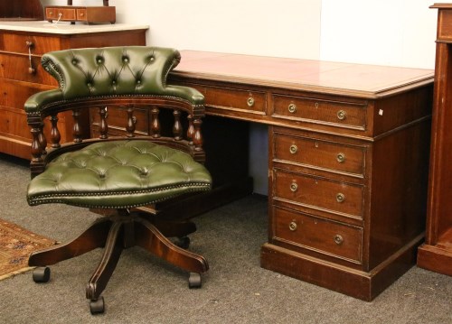 Lot 490 - An early 20th century mahogany pedestal desk