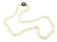 Lot 1 - A single row graduated cultured pearl necklace