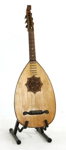 Lot 194 - An early 20th Century lute