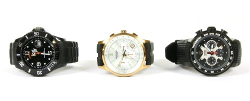 Lot 23 - A gentlemen's stainless steel Detomaso Luca chronograph strap watch