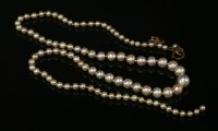 Lot 160 - A single row graduated natural pearl necklace