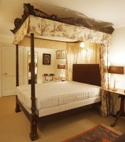 Lot 594 - A George III-style mahogany four-poster bed