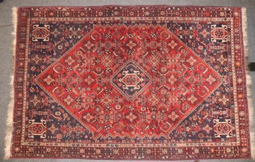 Lot 406 - A hand knotted Persian Hamadan rug