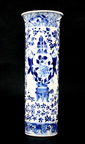 Lot 186 - A Chinese blue and white cylindrical vase