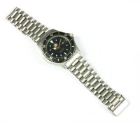 Lot 55 - A gentlemen's mid size stainless steel Tag Heuer Professional 200 quartz bracelet watch