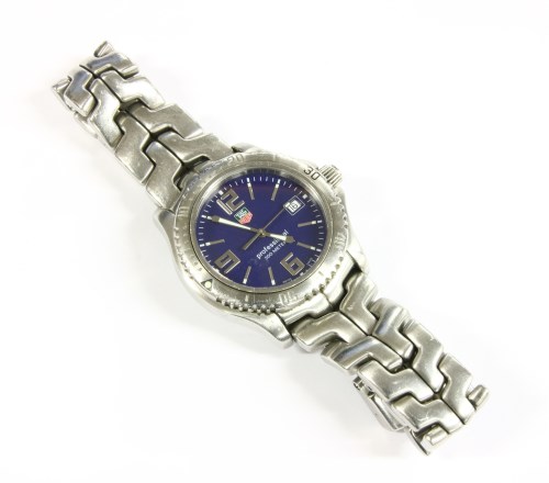 Lot 92 - A gentlemen's stainless steel Tag Heuer professional 200m quartz bracelet watch