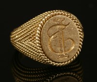 Lot 657 - A ladies gold signet ring