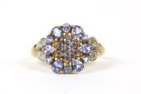 Lot 91 - A gold tanzanite cluster ring