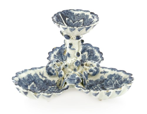 Lot 94 - A Bow blue and white shell pickle or sweetmeat stand