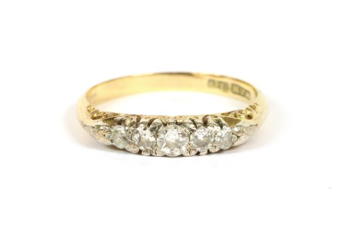 Lot 77 - A graduated five stone diamond ring