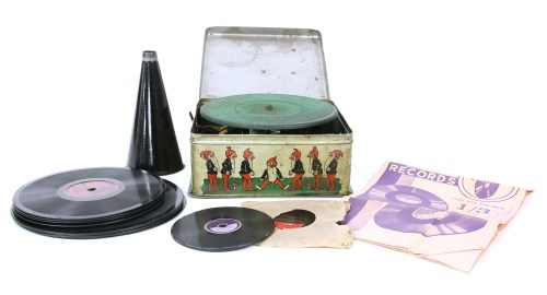 Lot 152 - A Bing Pigmyphone toy gramophone