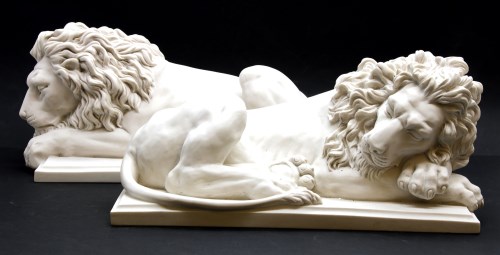 Lot 376 - A larger pair of lions